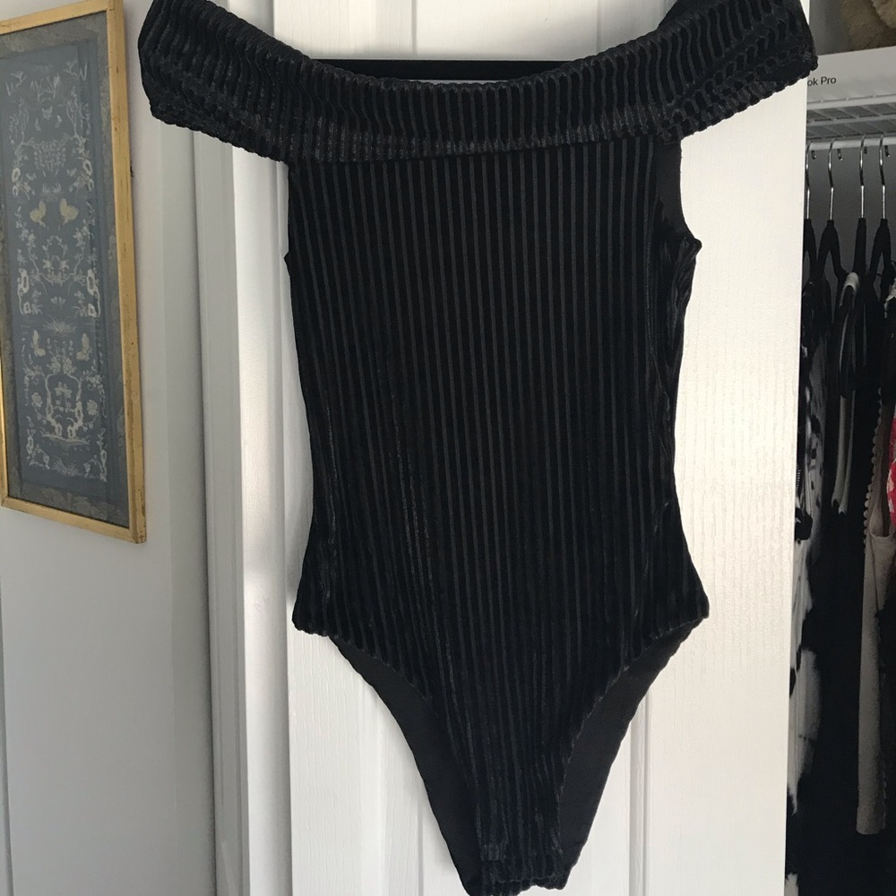 MINKPINK off the shoulder black velvet bodysuit XS
